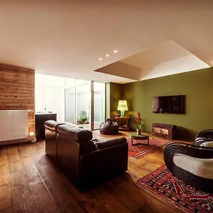 17 Apartment